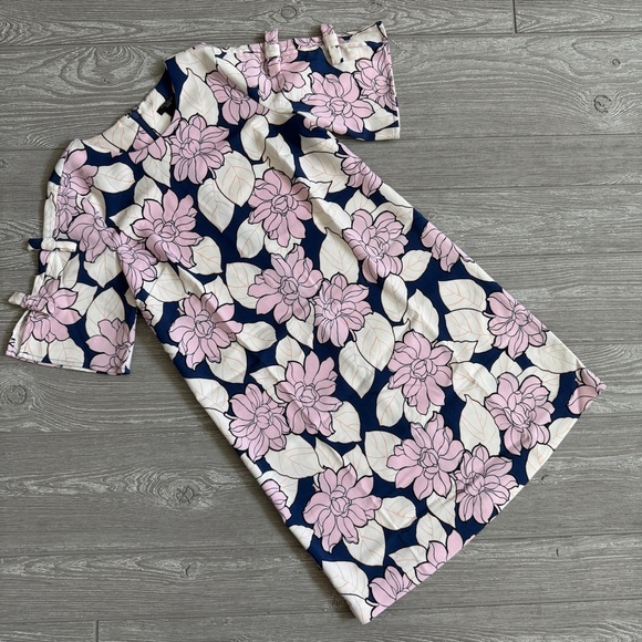 Ann Taylor Dresses & Skirts - Ann Taylor Floral Dress in Pink and Navy 00P